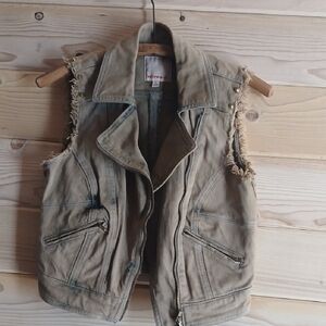 Frayed Sleeveless Studded Vest in